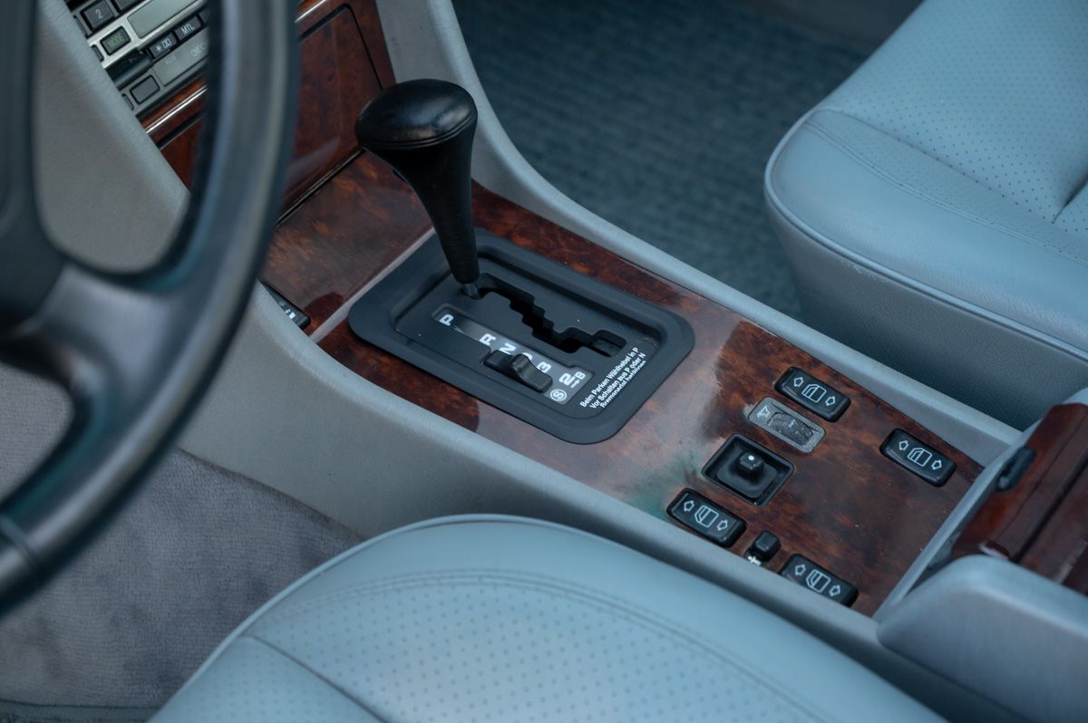 Mercedes-Benz Classe E (1992) — photo 54