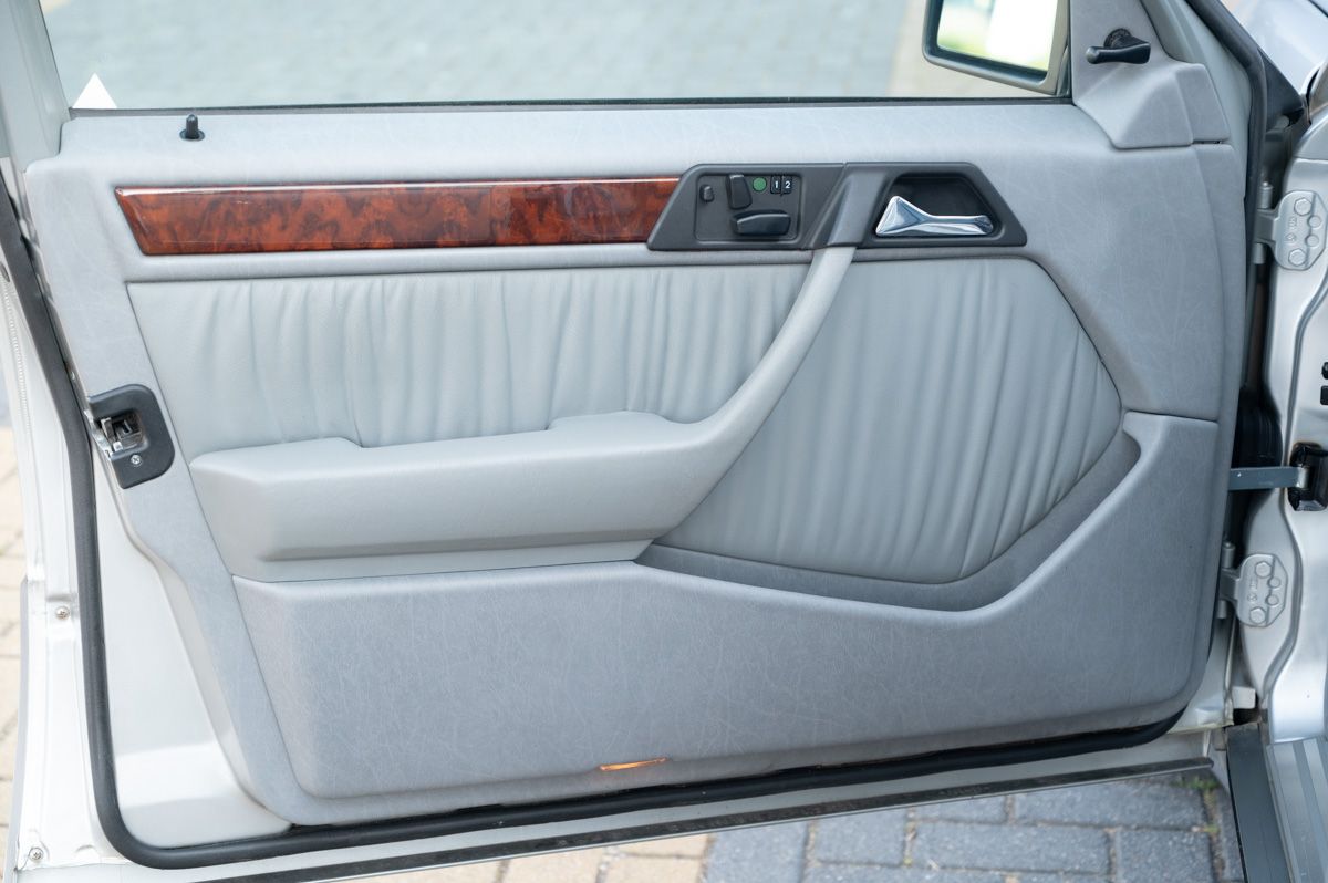 Mercedes-Benz Classe E (1992) — photo 56