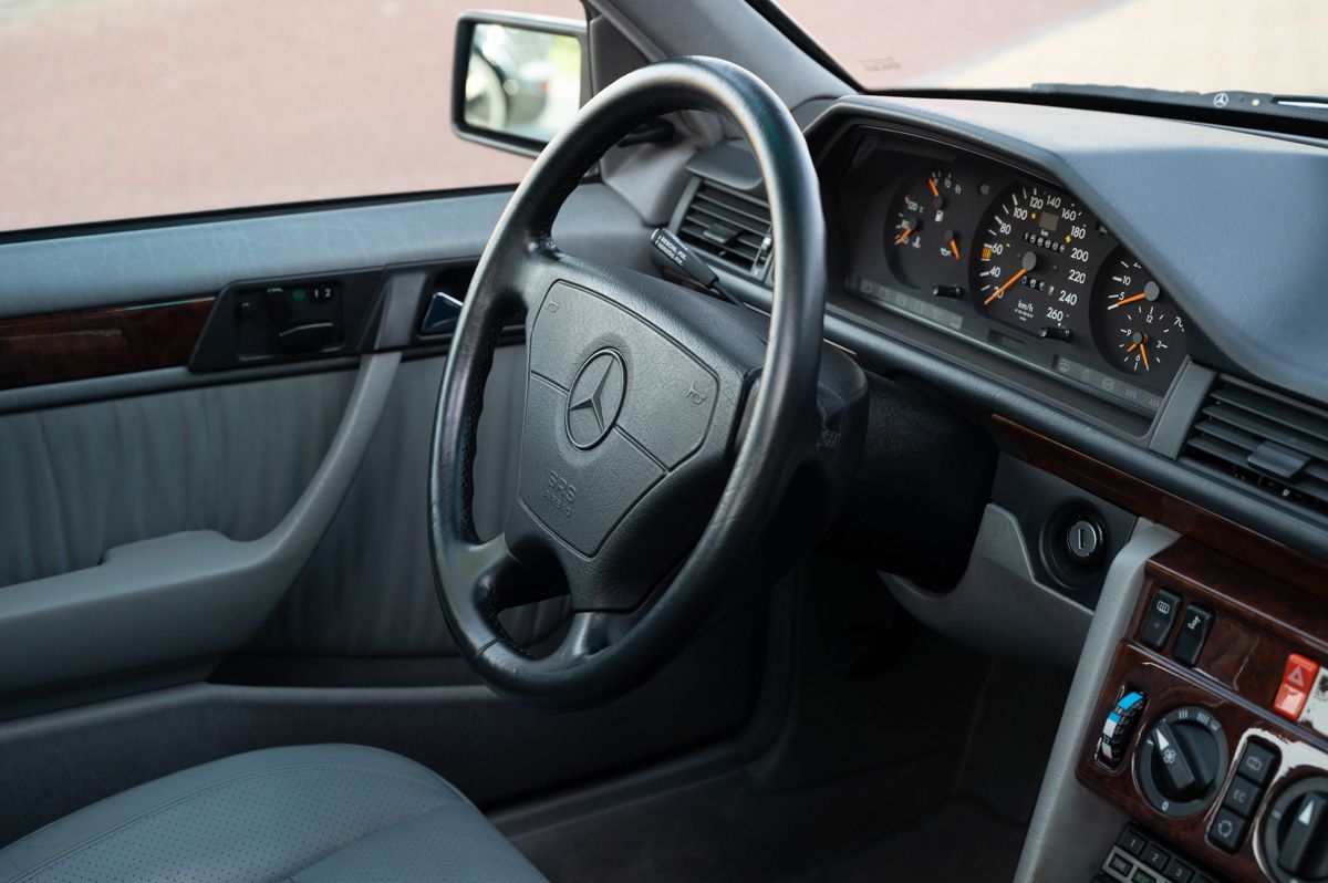 Mercedes-Benz Classe E (1992) — photo 50
