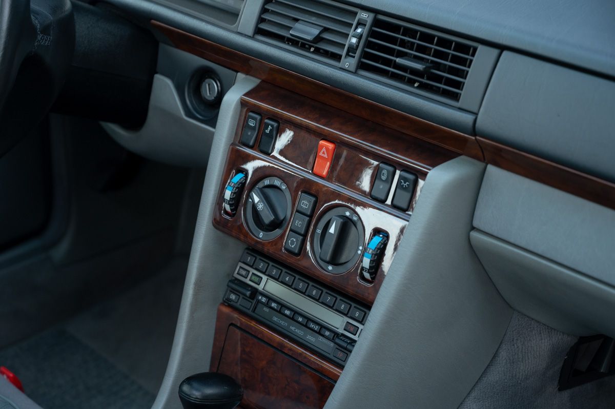 Mercedes-Benz Classe E (1992) — photo 57