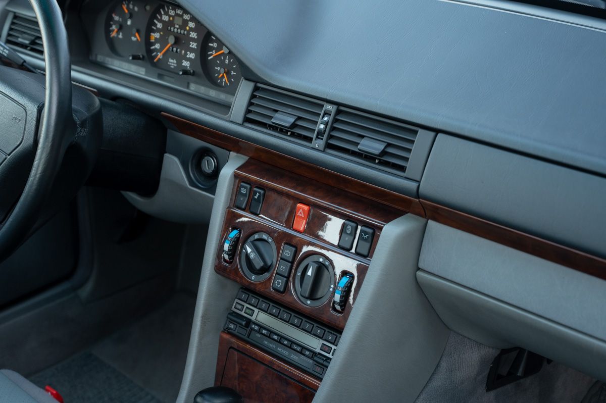 Mercedes-Benz Classe E (1992) — photo 60