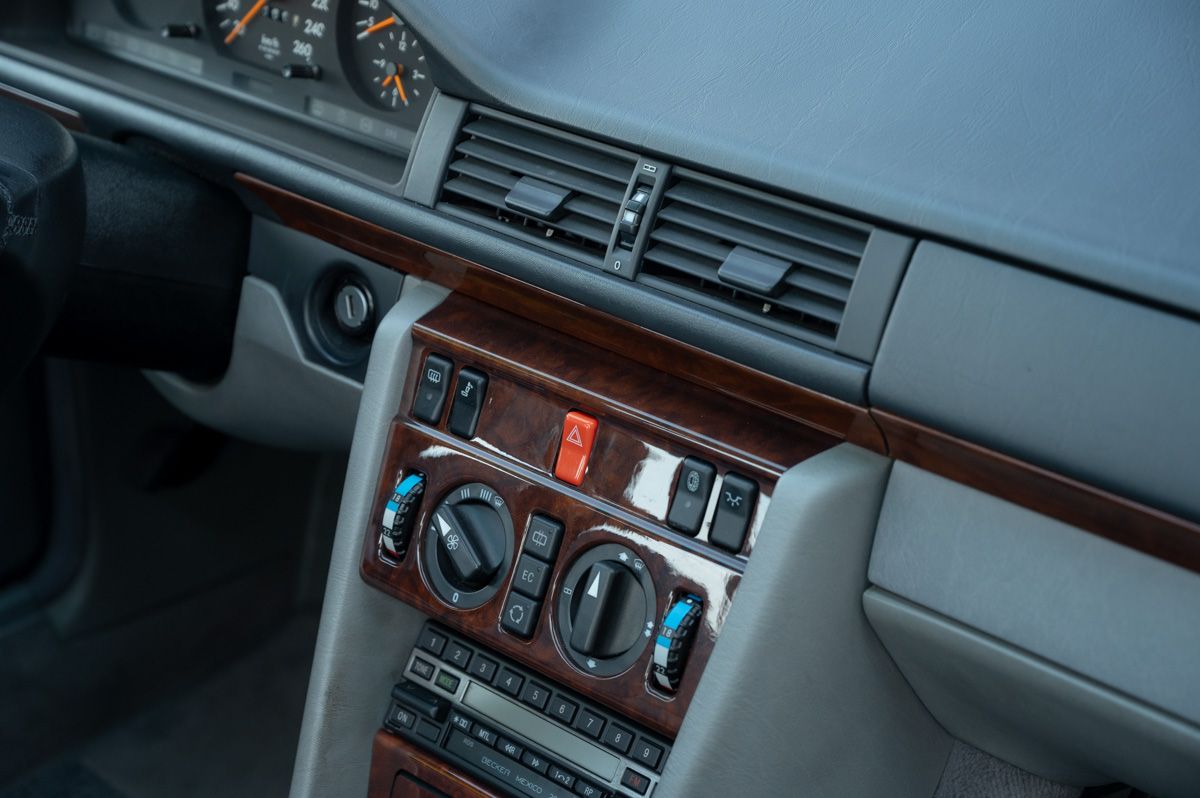 Mercedes-Benz Classe E (1992) — photo 58