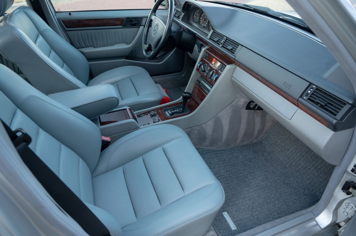 Mercedes-Benz Classe E (1992) — photo 39