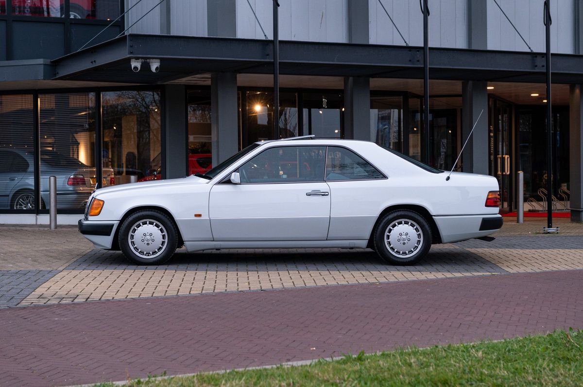 Mercedes-Benz E-Klasse (1991) — foto 2