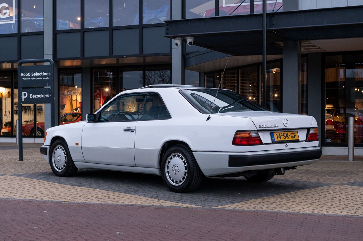 Mercedes-Benz E-Klasse (1991) — foto 3