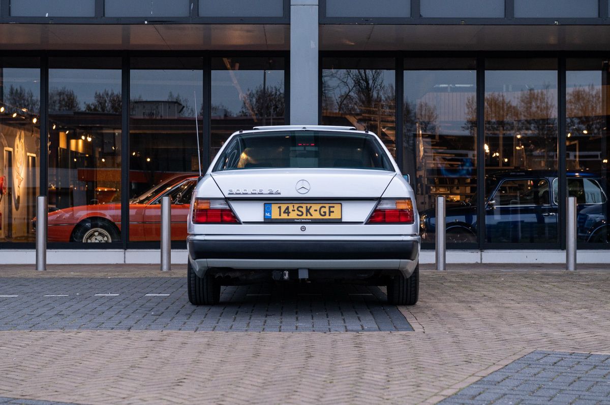 Mercedes-Benz E-Klasse (1991) — foto 4