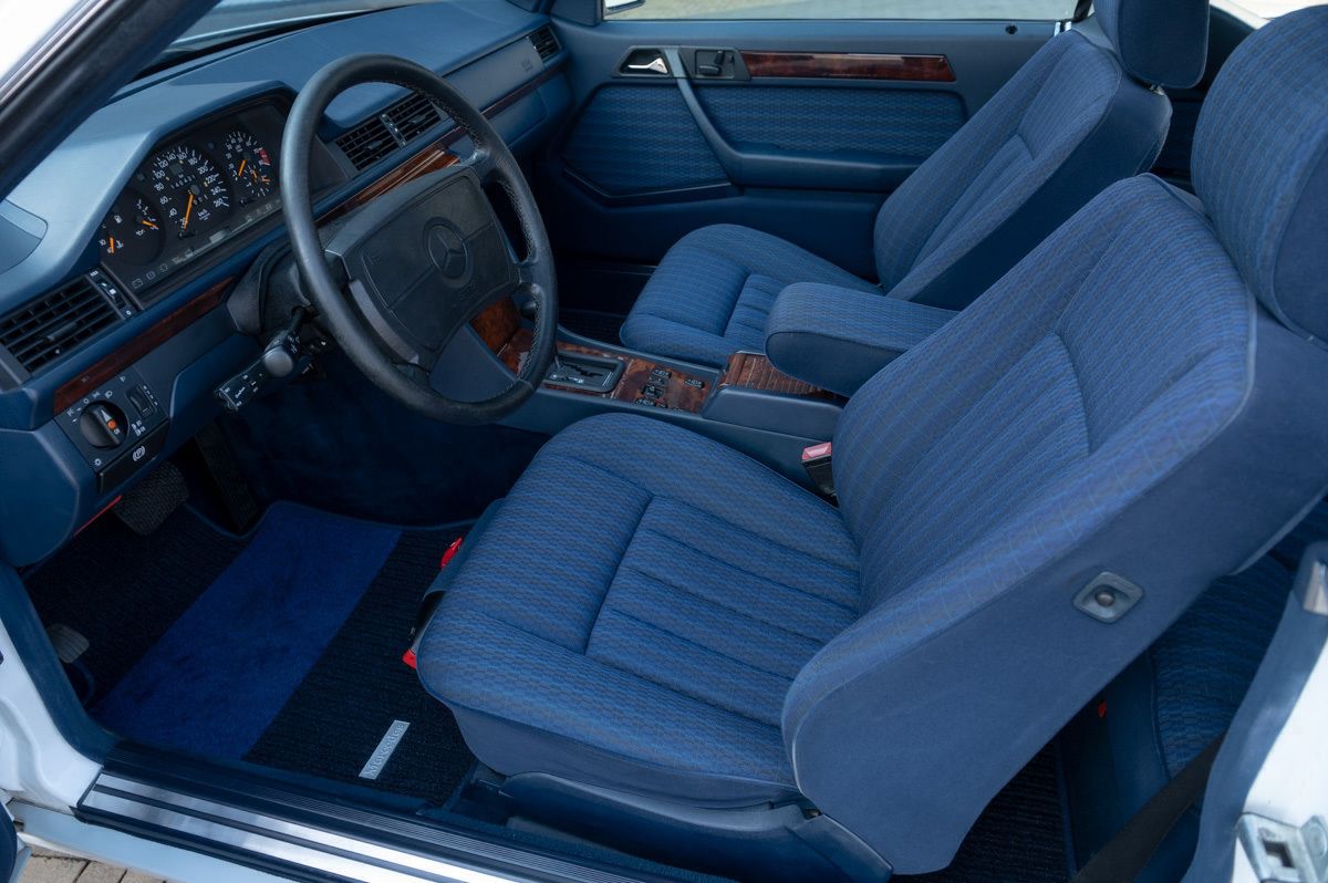 Mercedes-Benz E-Klasse (1991) — foto 35