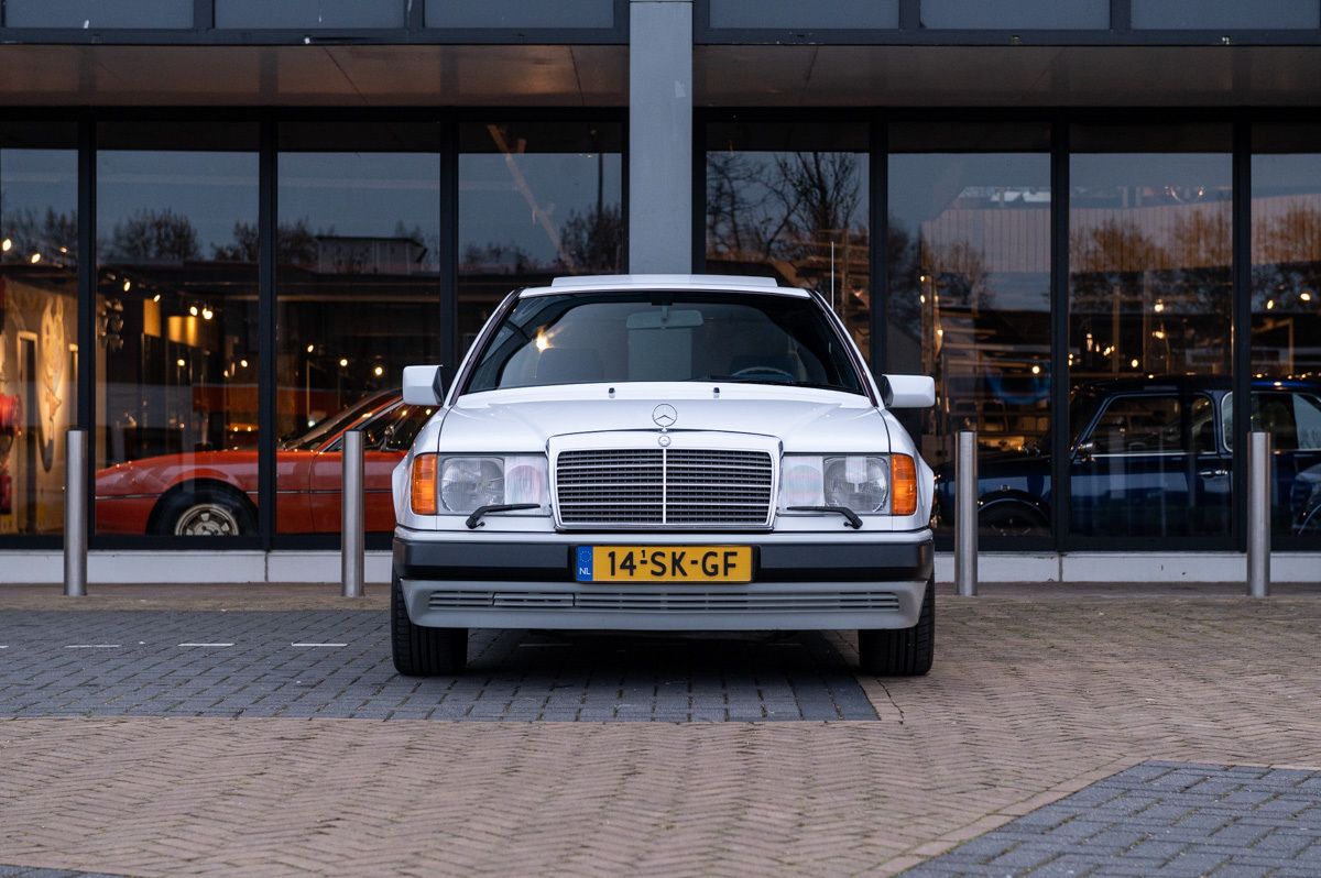 Mercedes-Benz E-Klasse (1991) — foto 5