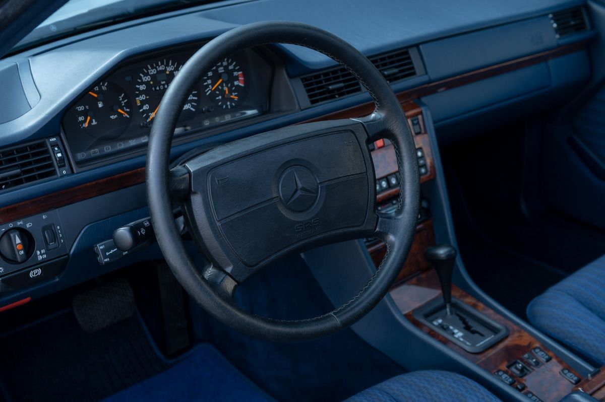 Mercedes-Benz E-Klasse (1991) — foto 46
