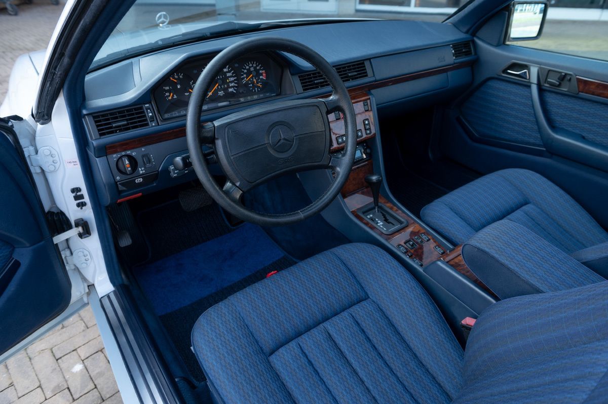 Mercedes-Benz E-Klasse (1991) — foto 37