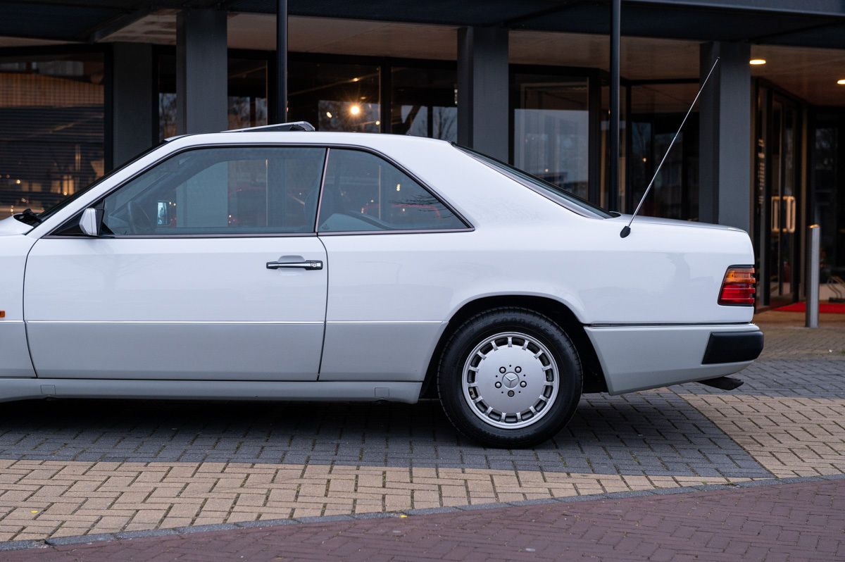 Mercedes-Benz E-Klasse (1991) — foto 10
