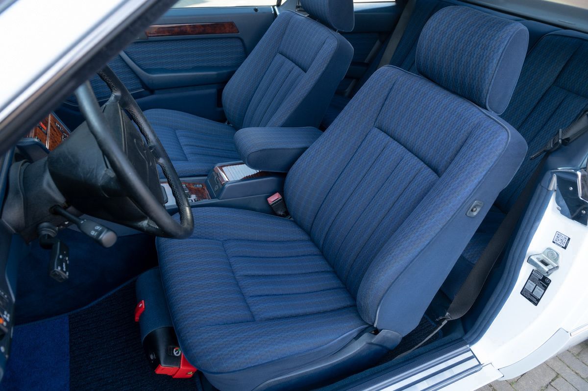 Mercedes-Benz E-Klasse (1991) — foto 39