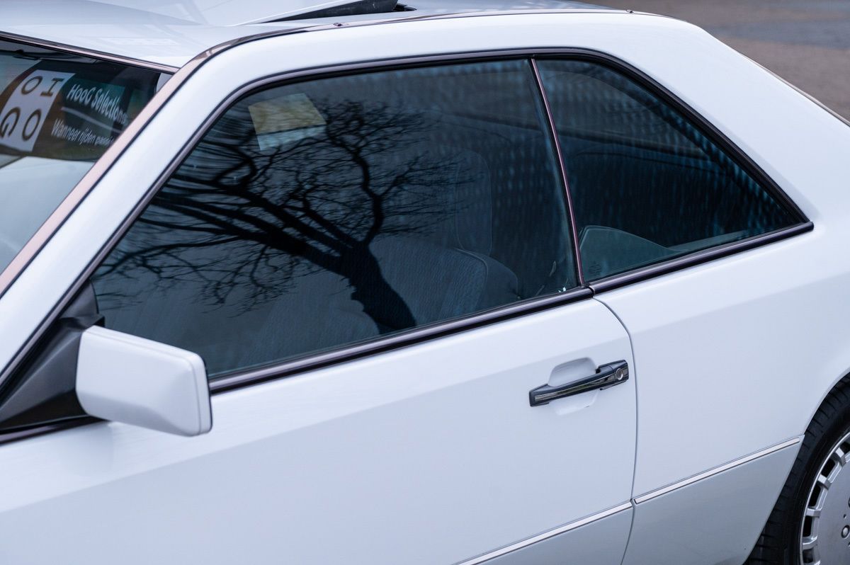 Mercedes-Benz E-Klasse (1991) — foto 29