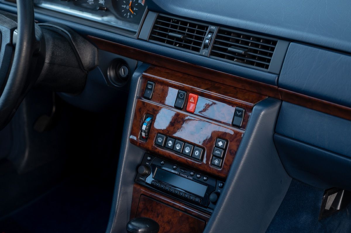 Mercedes-Benz E-Klasse (1991) — foto 52