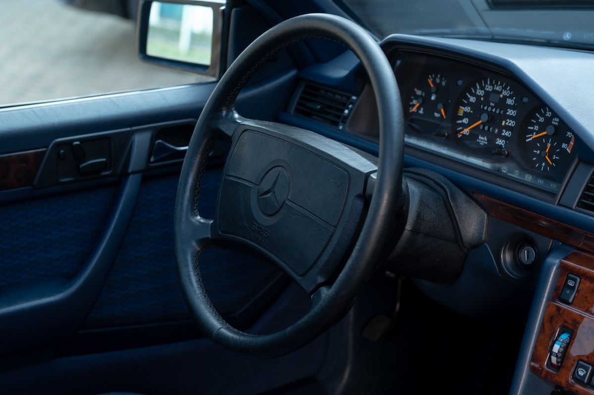 Mercedes-Benz E-Klasse (1991) — foto 47