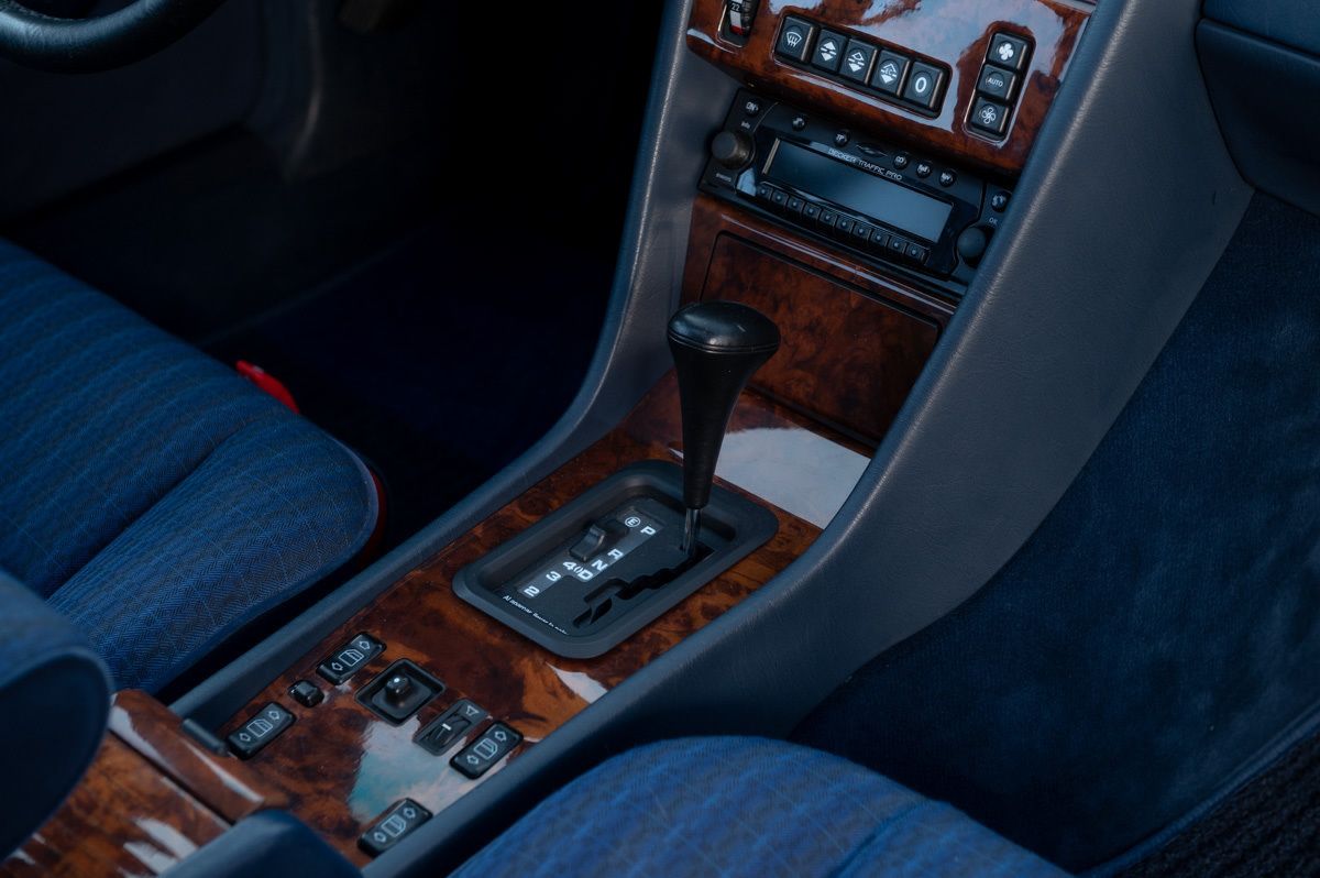 Mercedes-Benz E-Klasse (1991) — foto 51