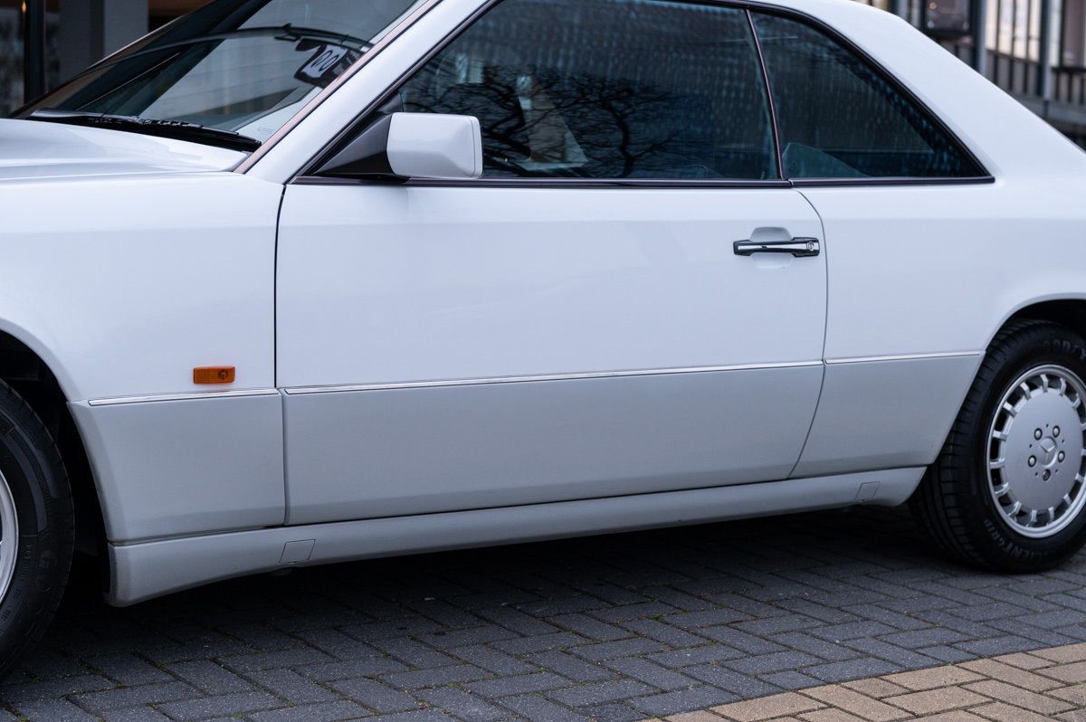 Mercedes-Benz E-Klasse (1991) — foto 9