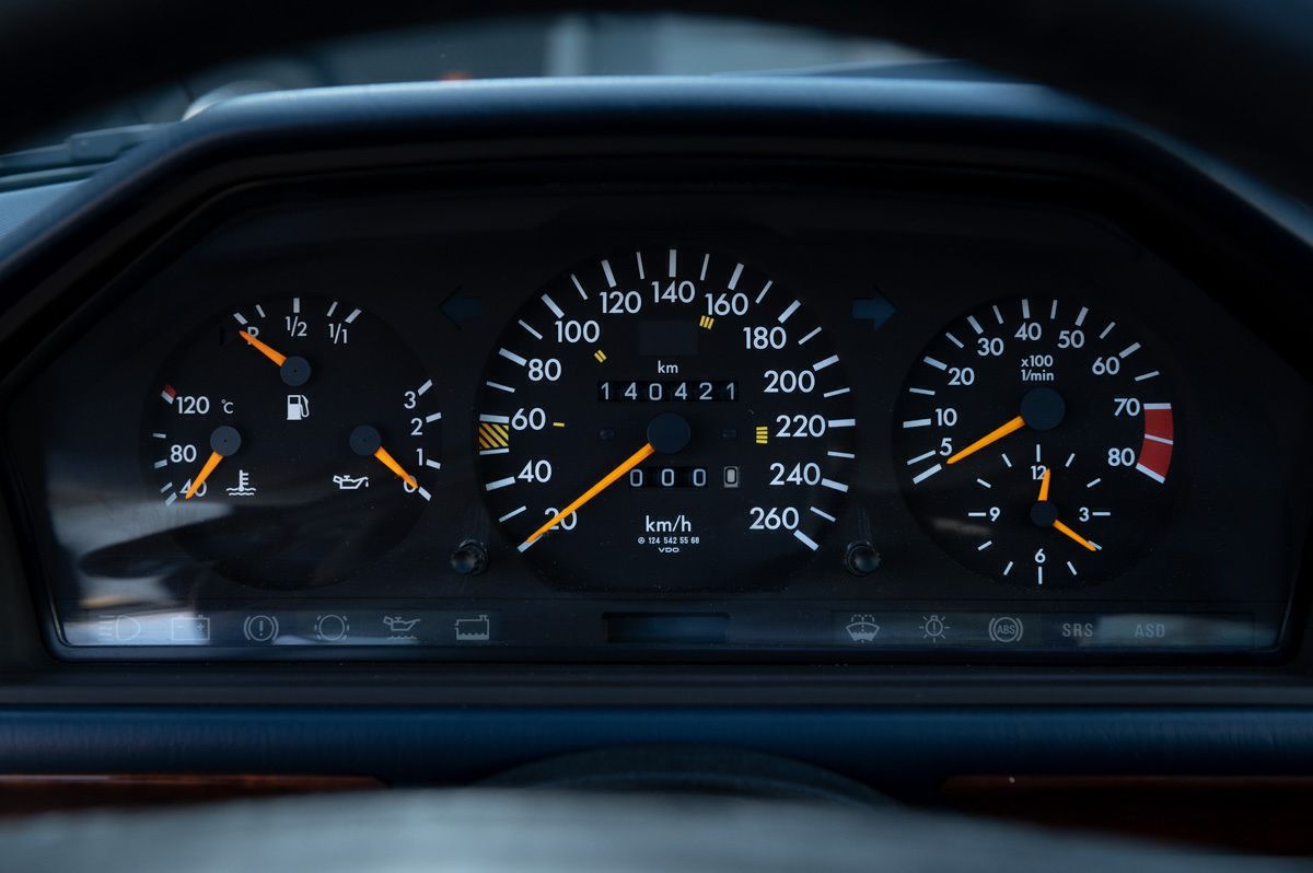 Mercedes-Benz E-Klasse (1991) — foto 45
