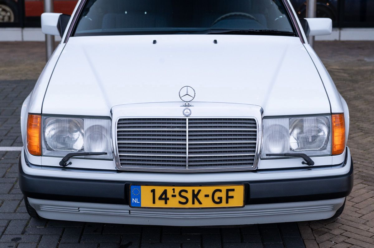 Mercedes-Benz E-Klasse (1991) — foto 7