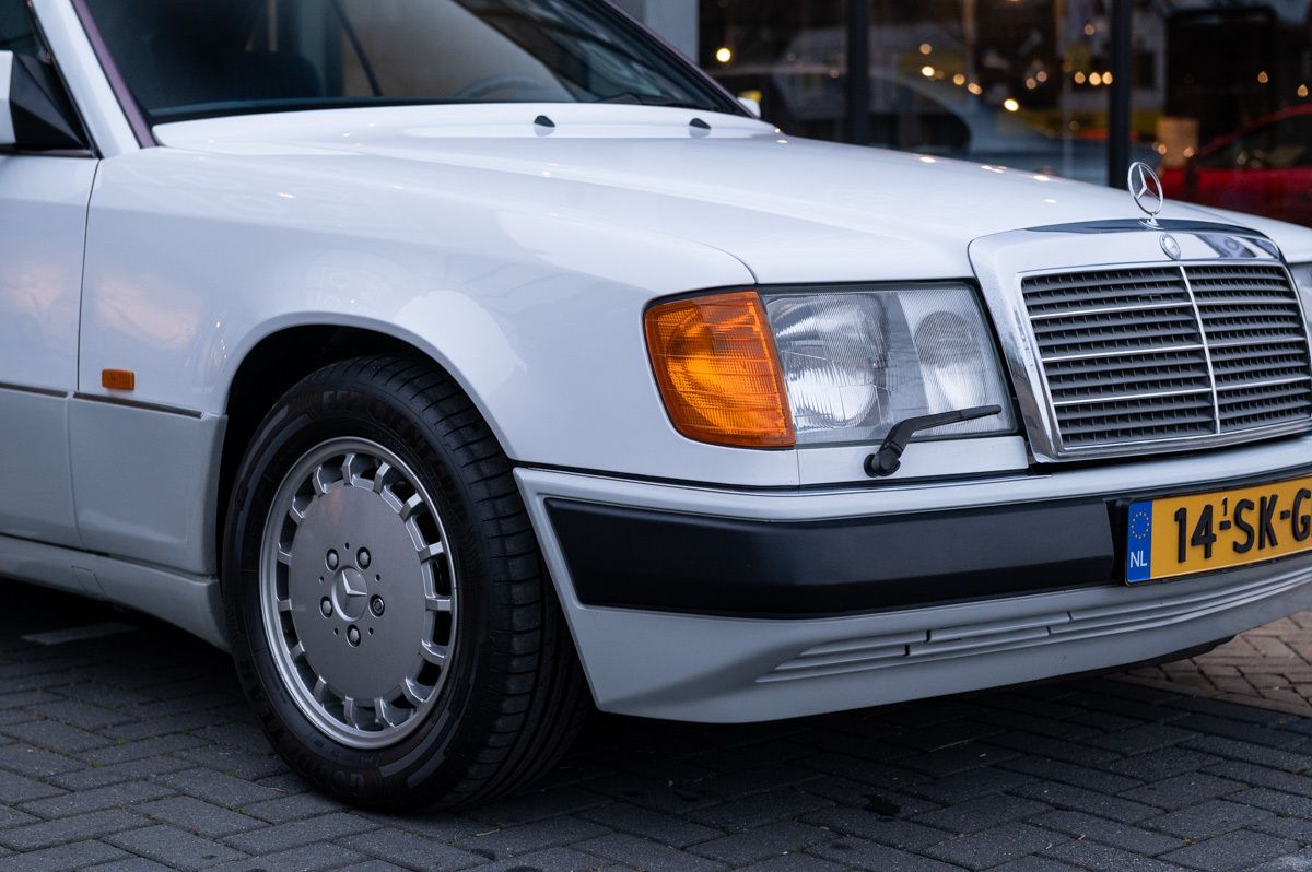 Mercedes-Benz E-Klasse (1991) — foto 20