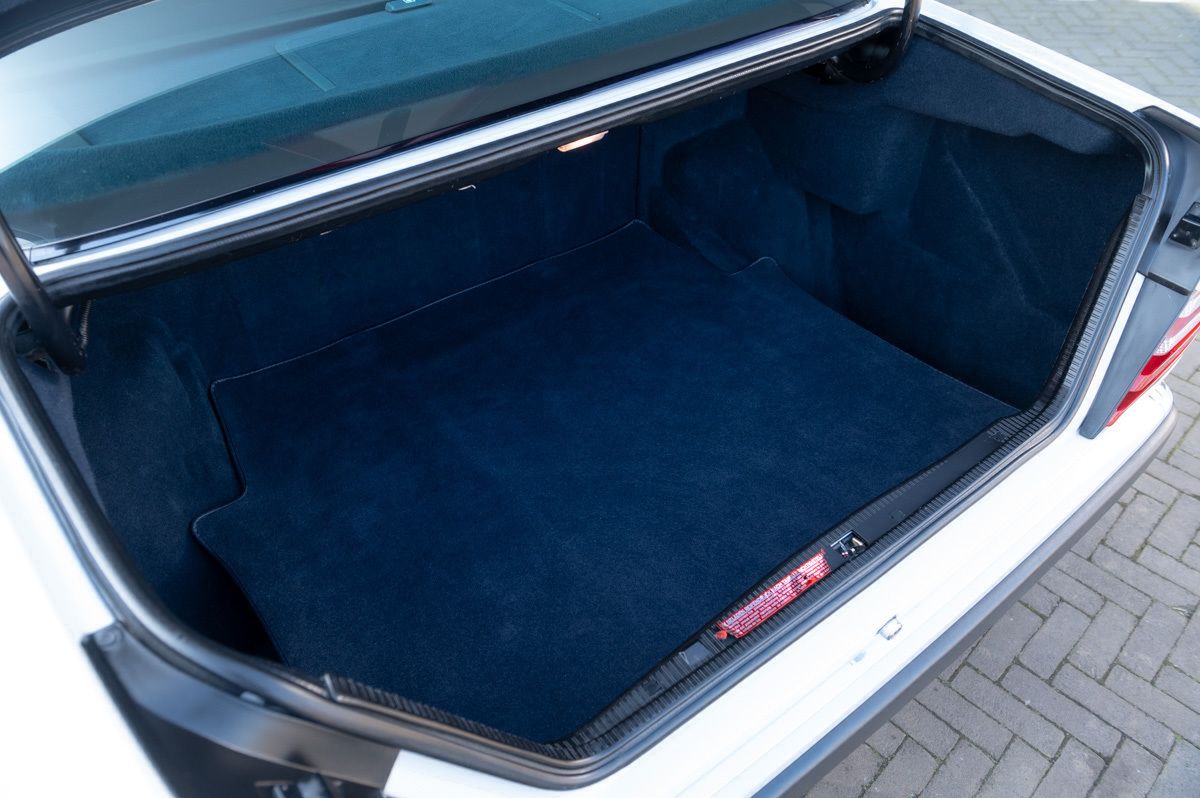 Mercedes-Benz E-Klasse (1991) — foto 44