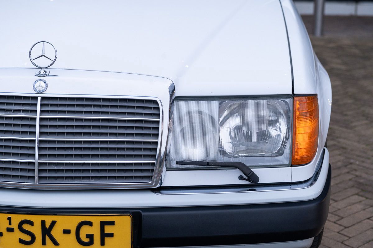 Mercedes-Benz E-Klasse (1991) — foto 23