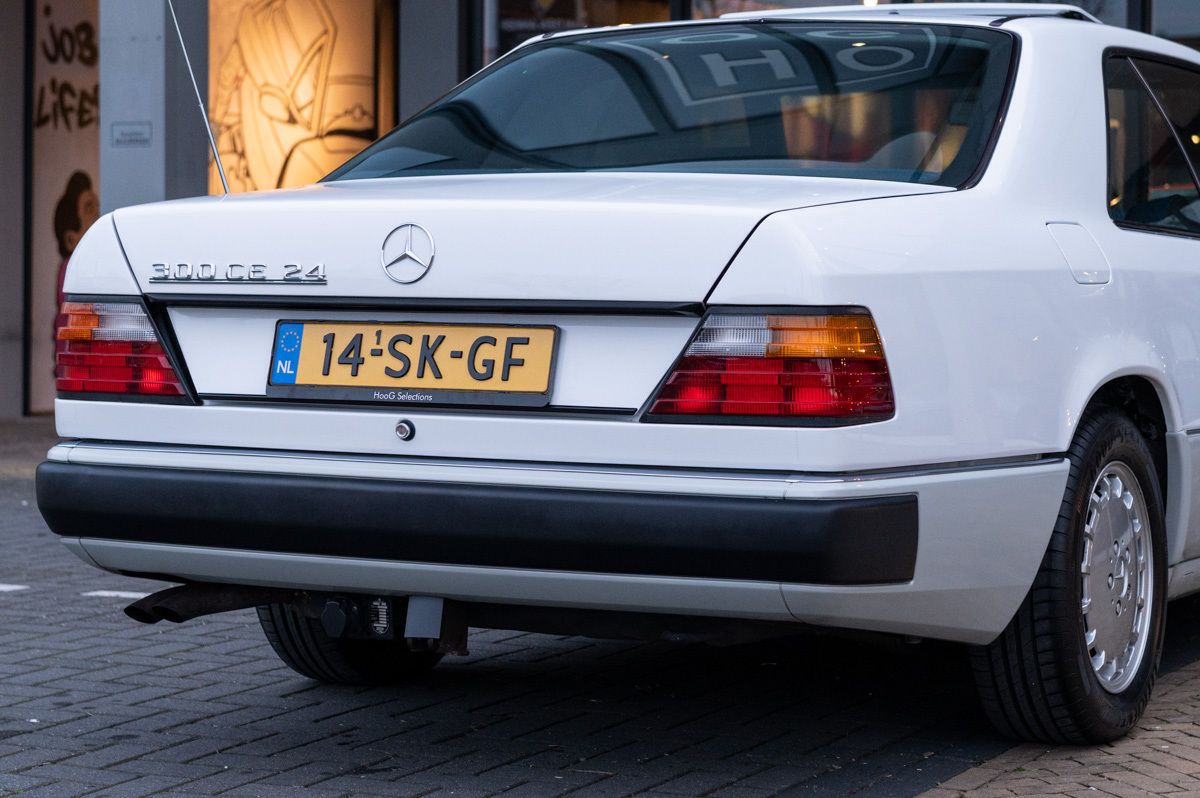 Mercedes-Benz E-Klasse (1991) — foto 15