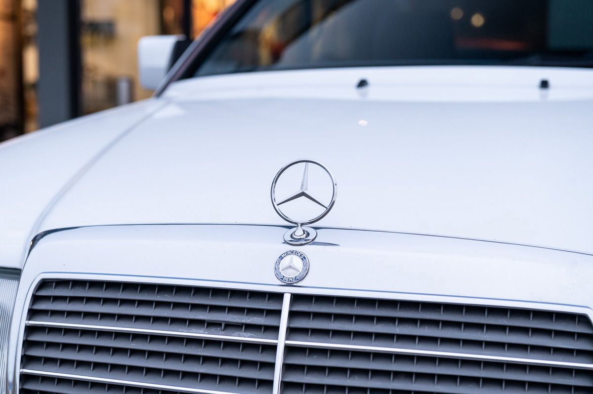 Mercedes-Benz E-Klasse (1991) — foto 33
