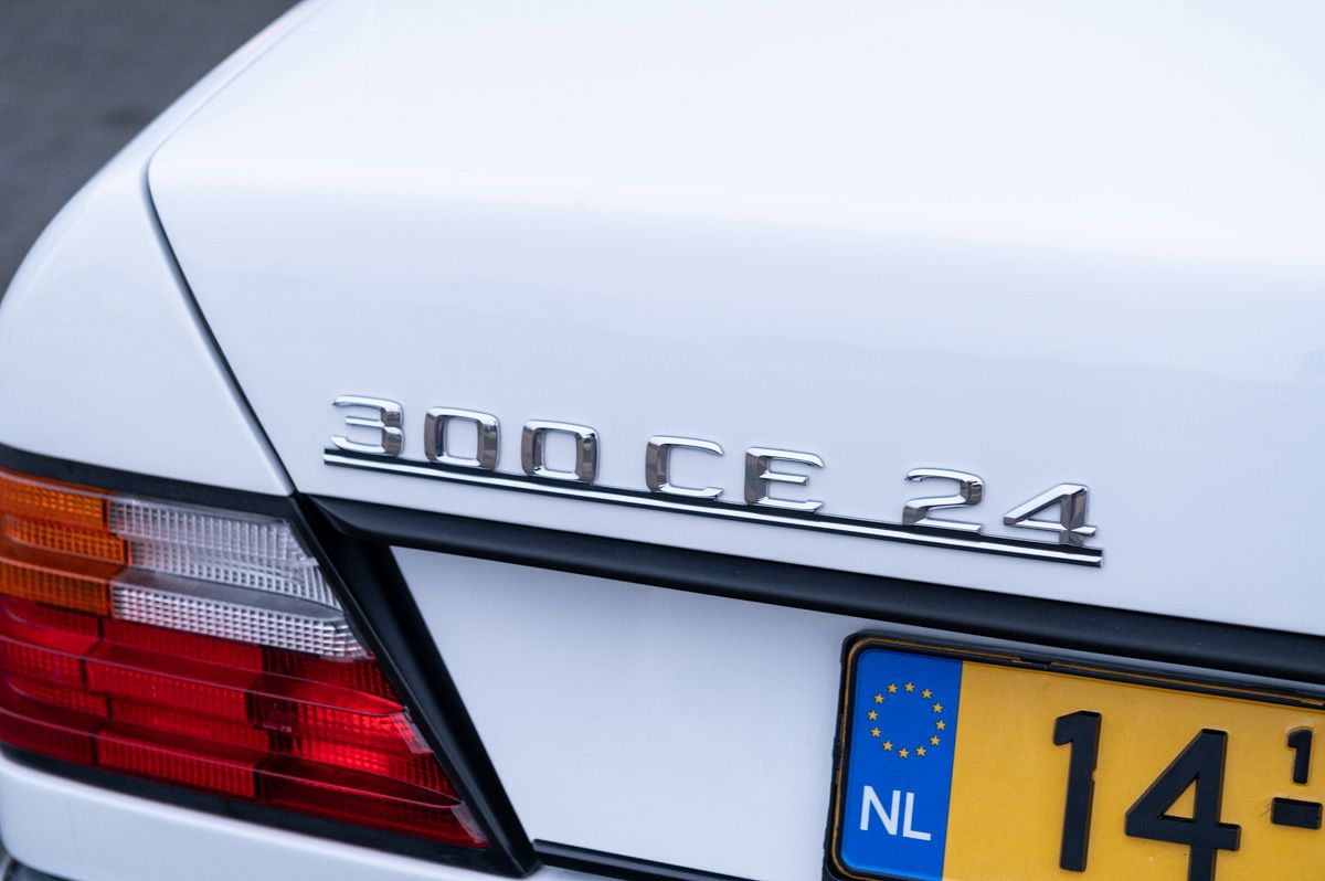 Mercedes-Benz E-Klasse (1991) — foto 25