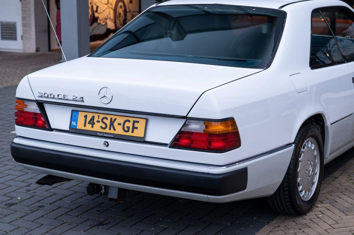 Mercedes-Benz E-Klasse (1991) — foto 12