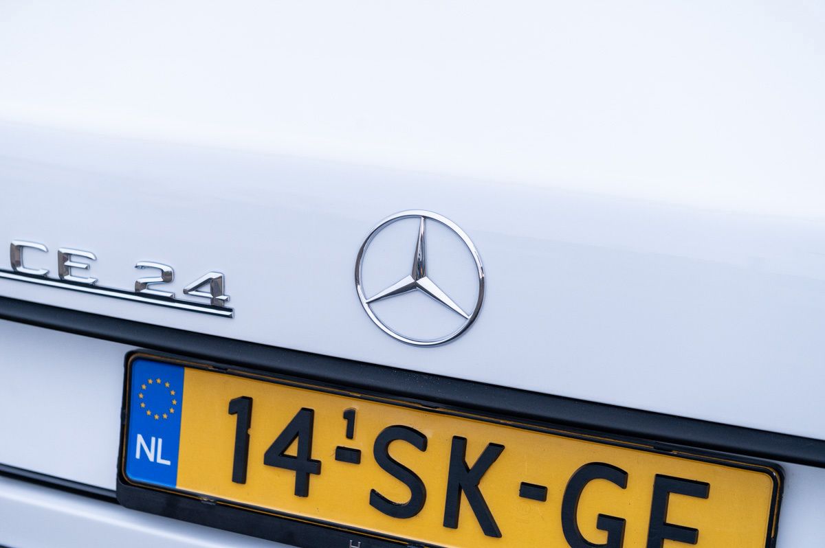 Mercedes-Benz E-Klasse (1991) — foto 27