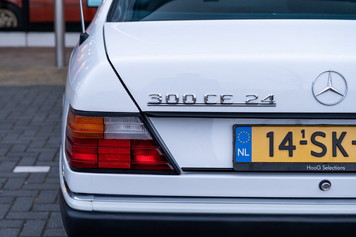 Mercedes-Benz E-Klasse (1991) — foto 26