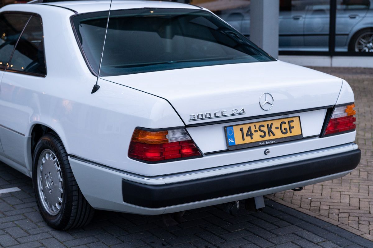 Mercedes-Benz E-Klasse (1991) — foto 13