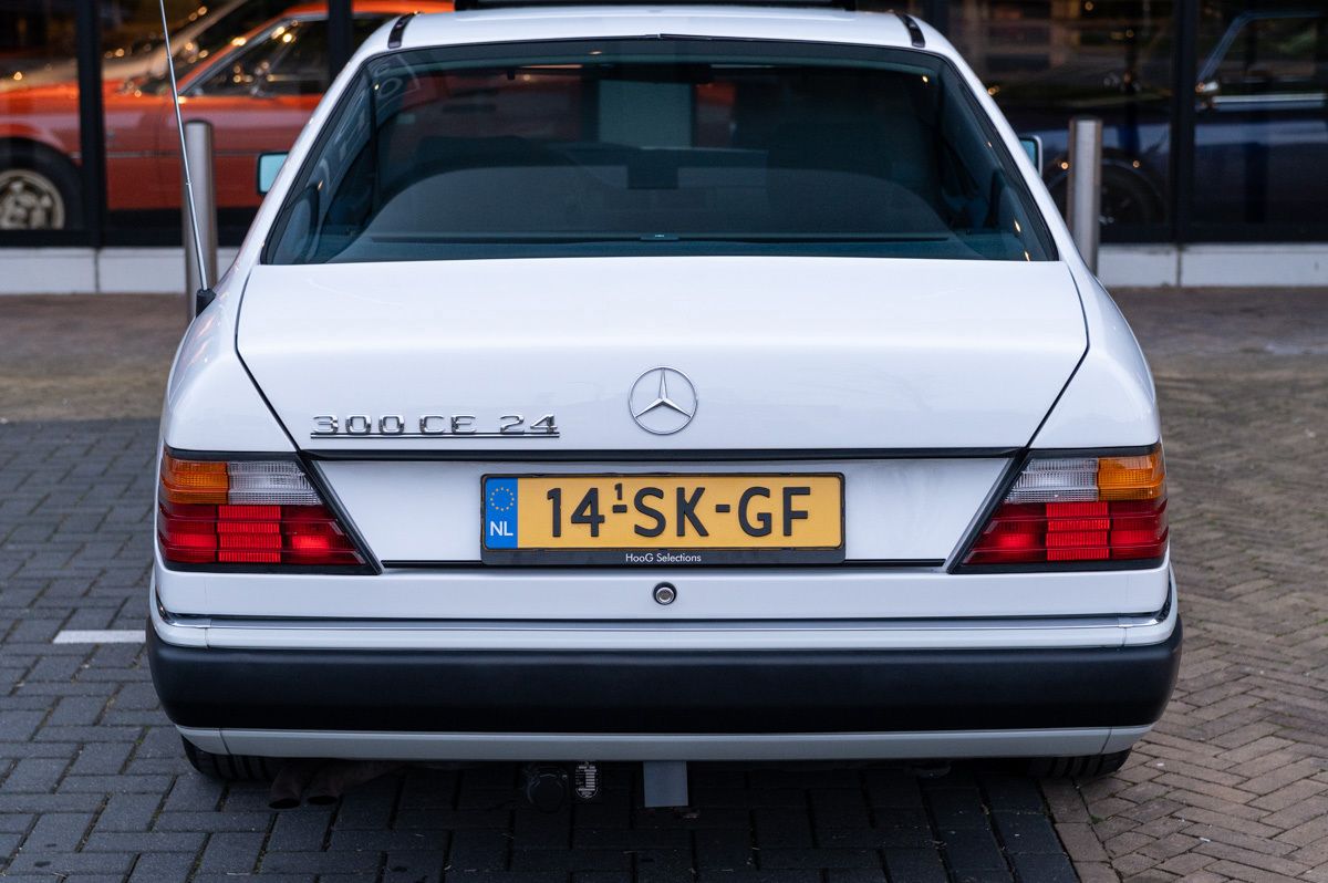Mercedes-Benz E-Klasse (1991) — foto 16