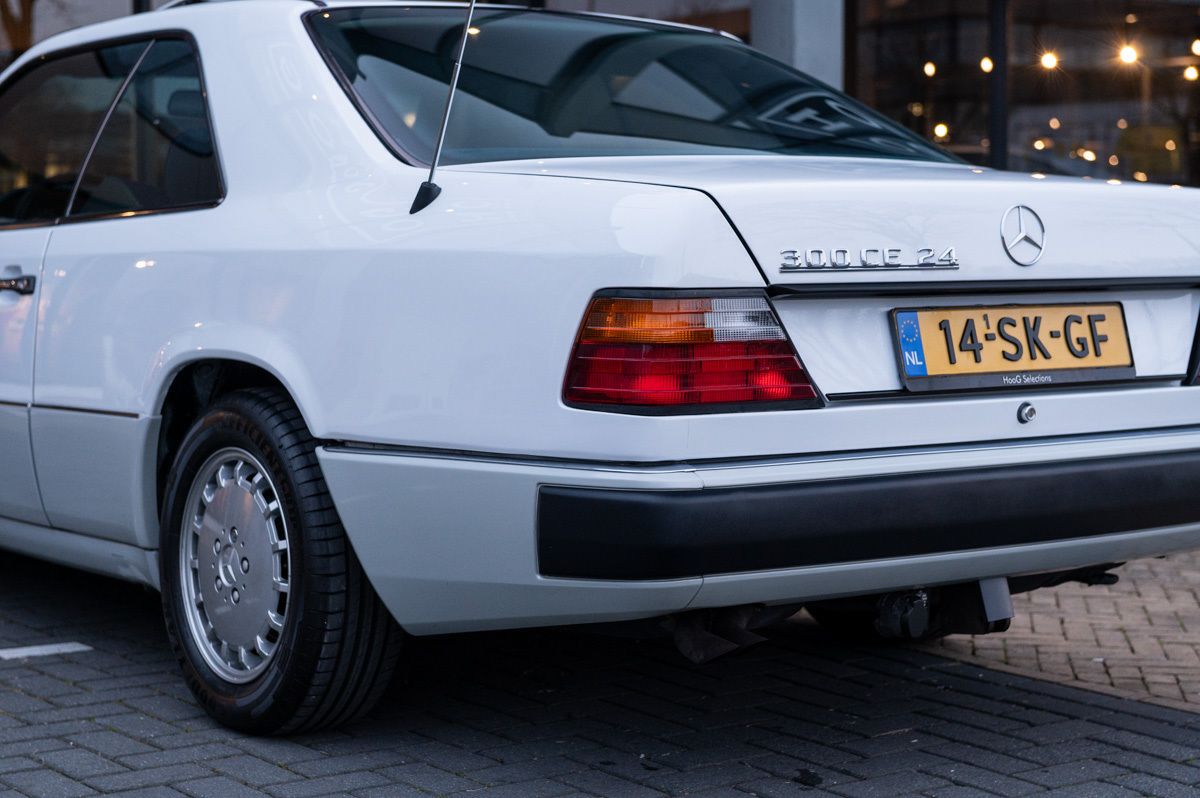 Mercedes-Benz E-Klasse (1991) — foto 14