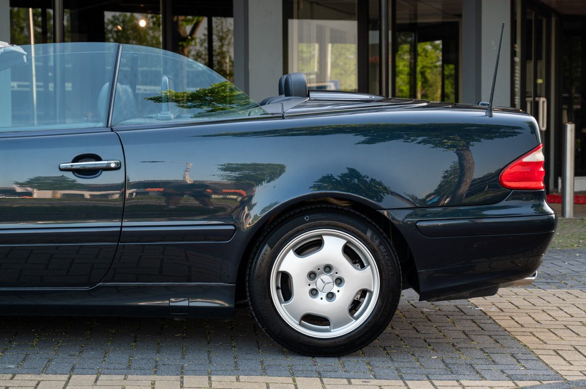 Mercedes-Benz CLK-Klasse (2001) — foto 30