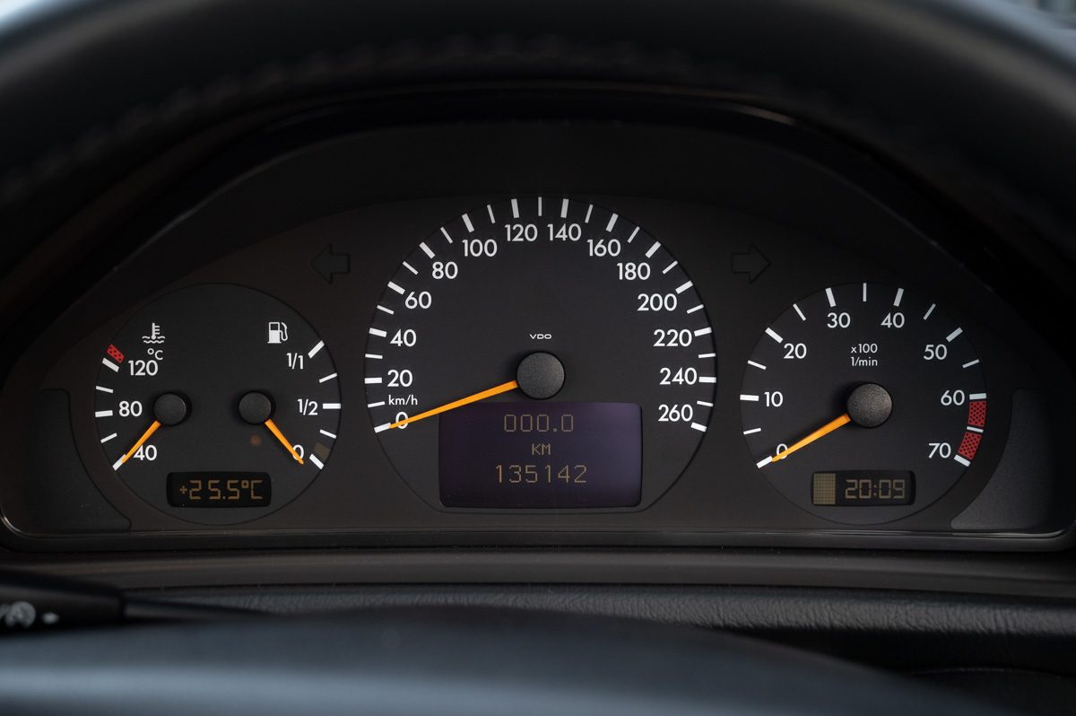 Mercedes-Benz CLK-Klasse (2001) — foto 61