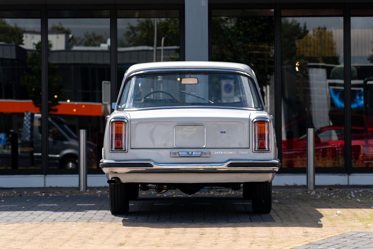 Alfa Romeo 2600 (1966) — foto 4