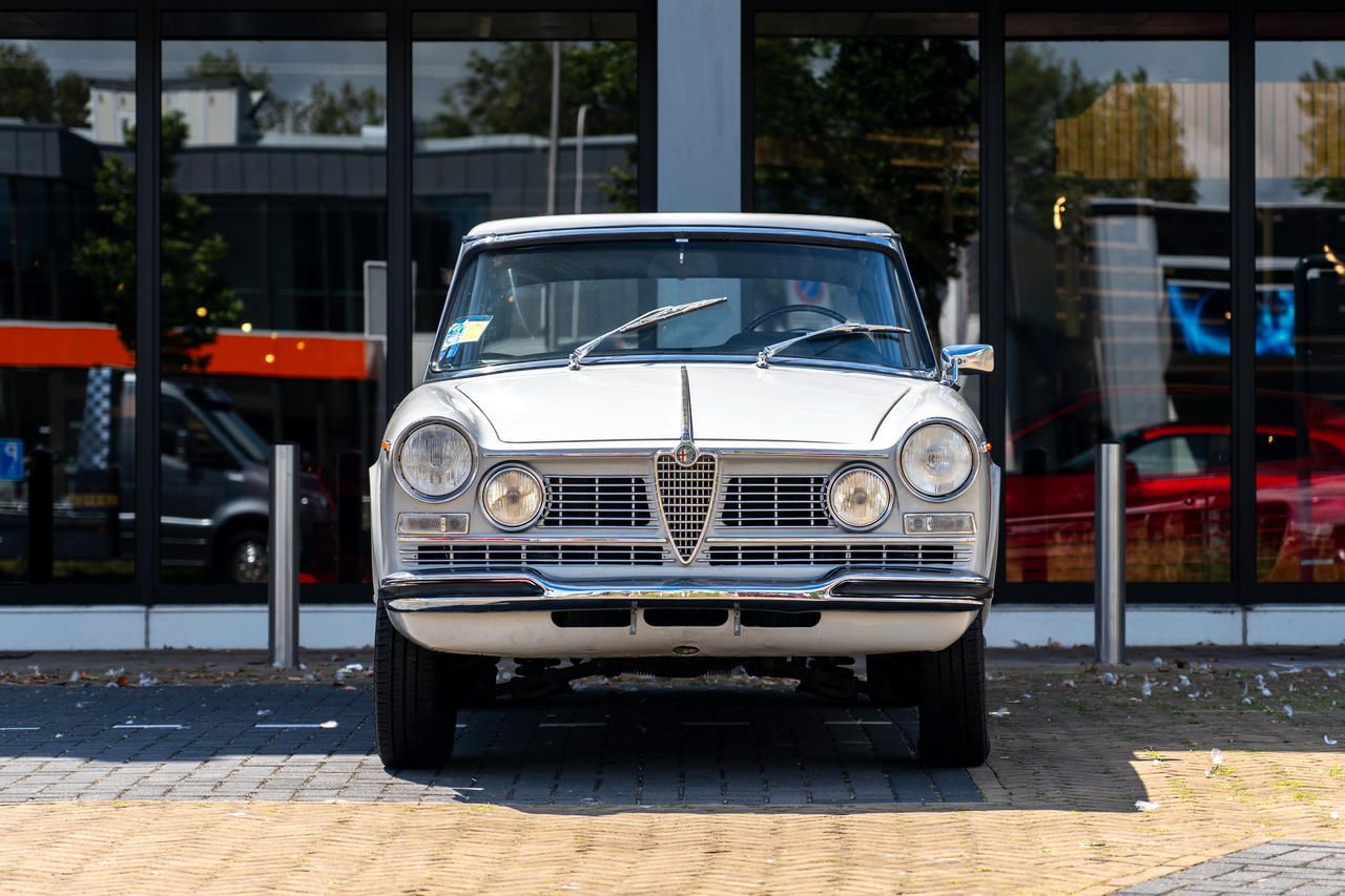 Alfa Romeo 2600 (1966) — foto 3