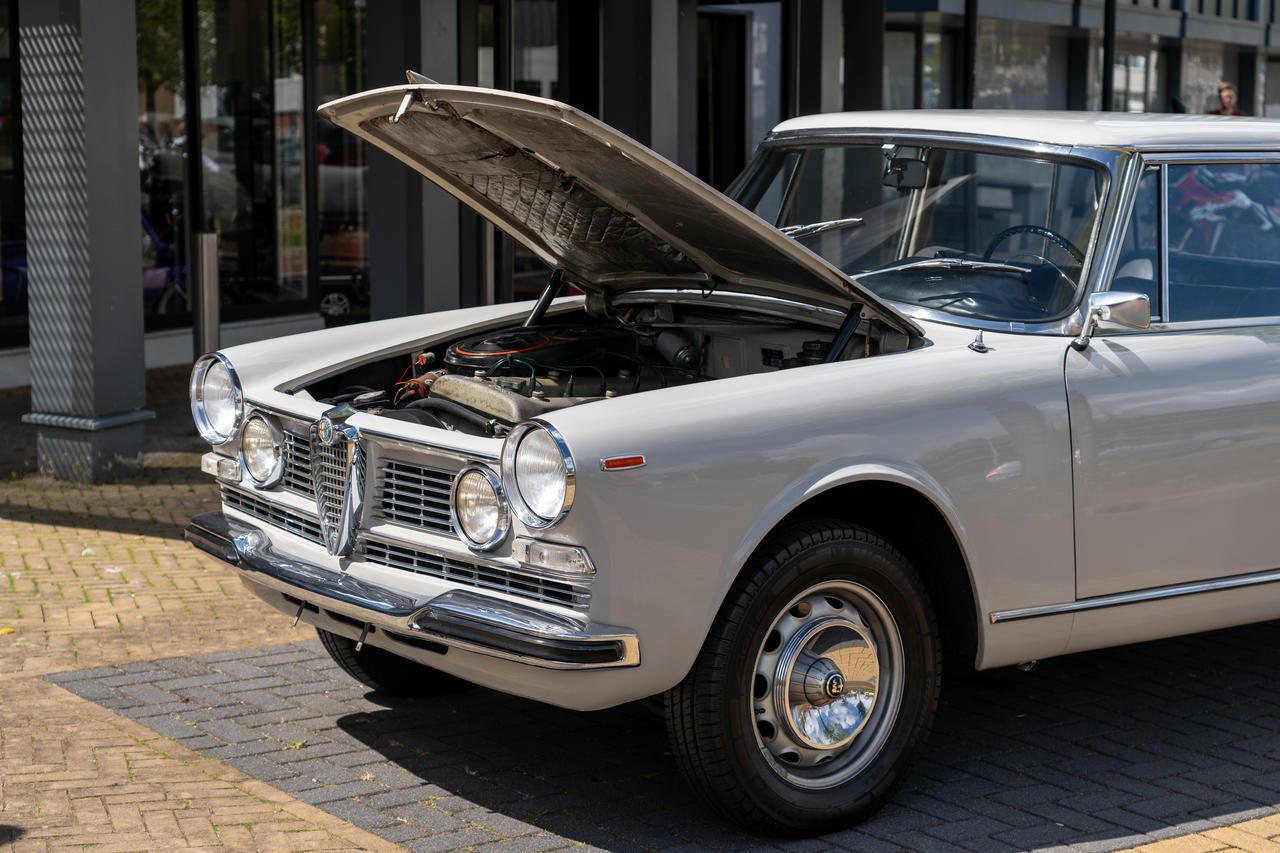 Alfa Romeo 2600 (1966) — foto 26