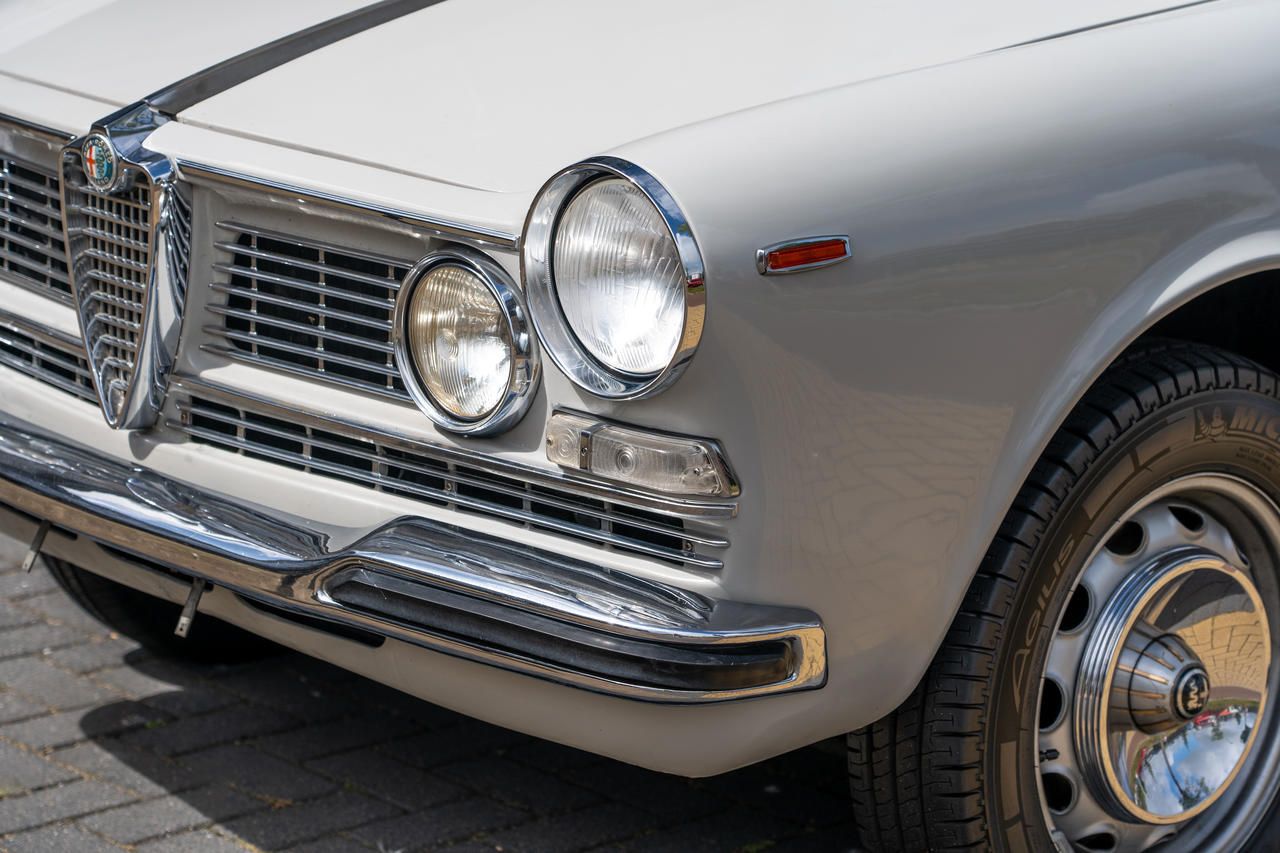 Alfa Romeo 2600 (1966) — foto 8