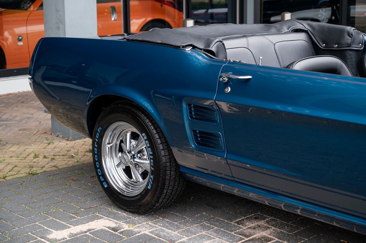 Ford Mustang (1967) — foto 35
