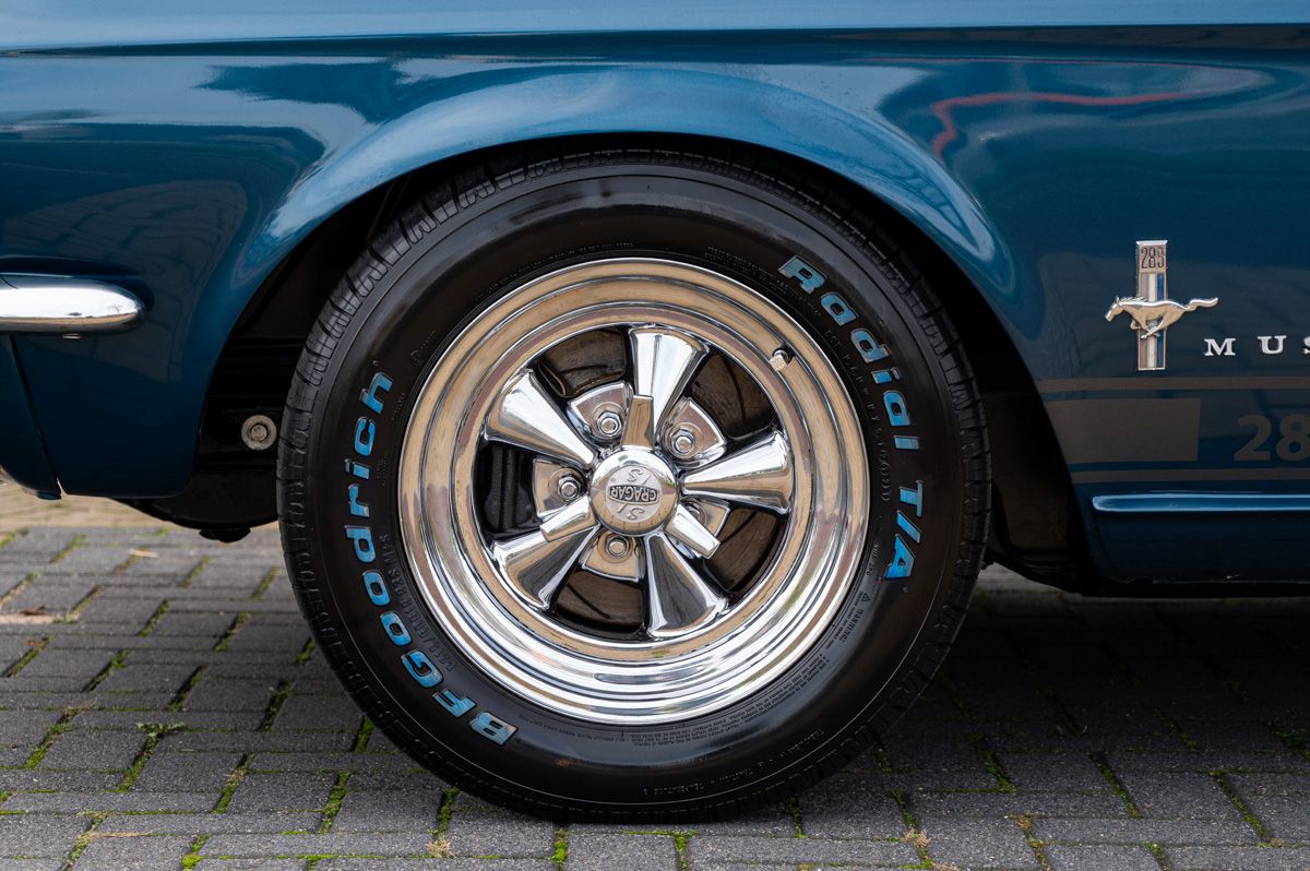 Ford Mustang (1967) — foto 22