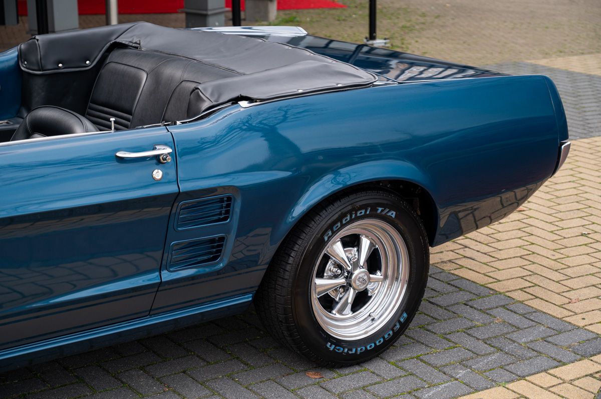 Ford Mustang (1967) — foto 23