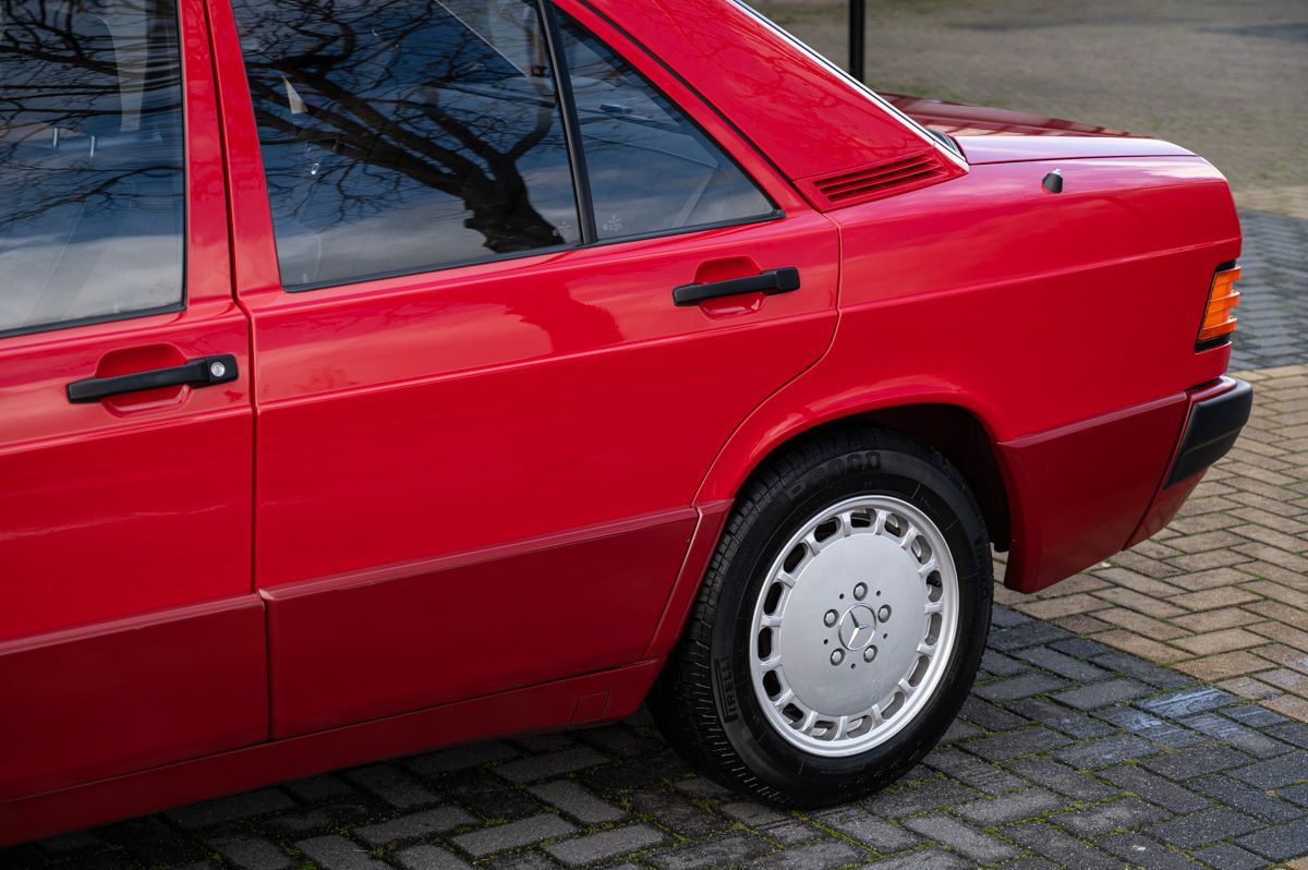 Mercedes-Benz 190-Serie (1992) — foto 26