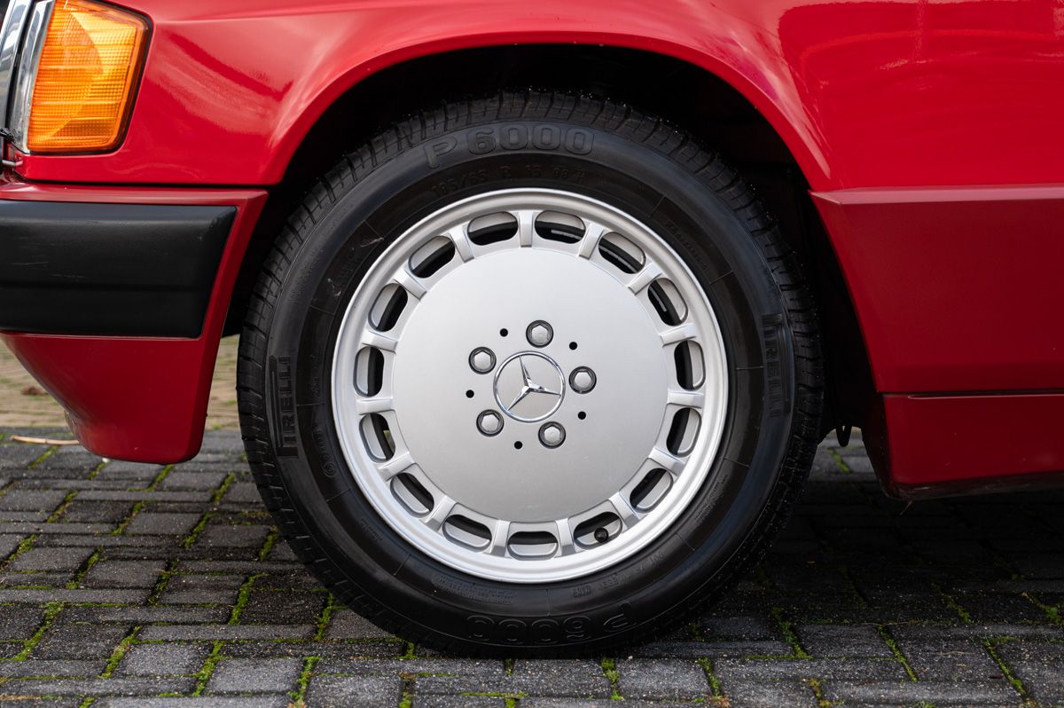Mercedes-Benz 190-Serie (1992) — foto 10