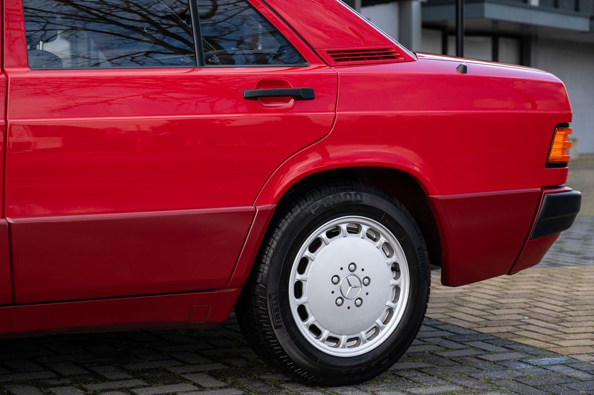 Mercedes-Benz 190-Serie (1992) — foto 11