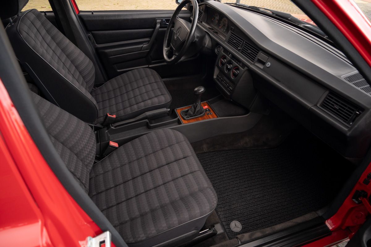 Mercedes-Benz 190-Serie (1992) — foto 38