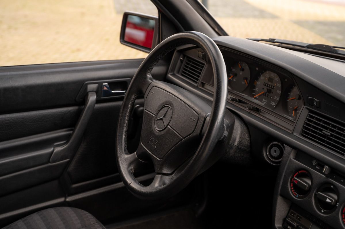 Mercedes-Benz 190-Serie (1992) — foto 42