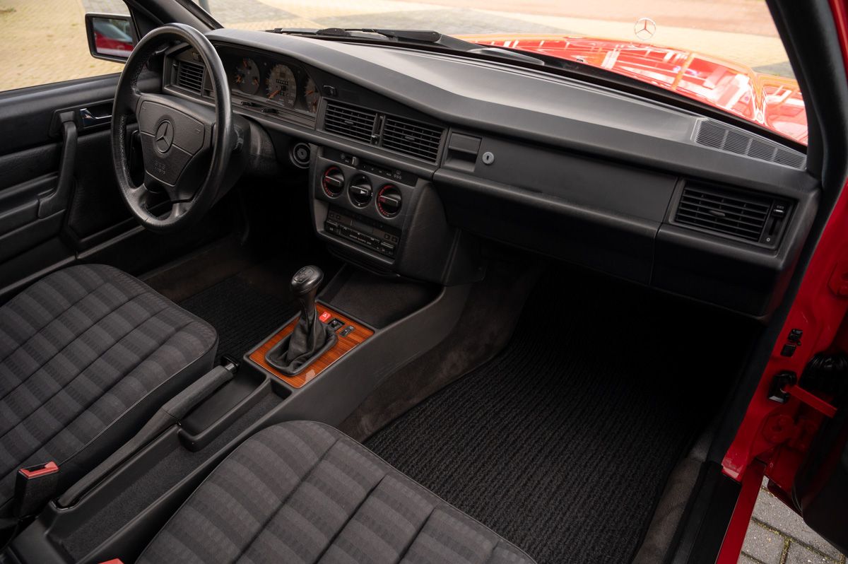 Mercedes-Benz 190-Serie (1992) — foto 35